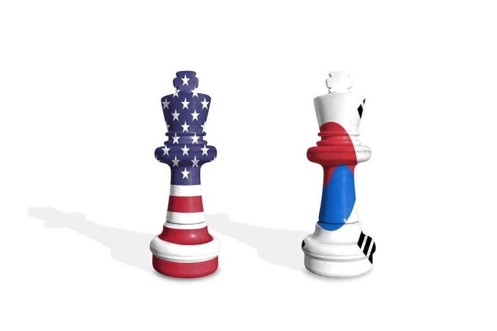 한국, 트럼프의 3500억 달러 협상에 찬물 부어···국가안보실장 “통화스왑 쉽지 않을 것” 한국, 트럼프의 3500억 달러 협상에 찬물 부어···국가안보실장 “통화스왑 쉽지 않을 것”