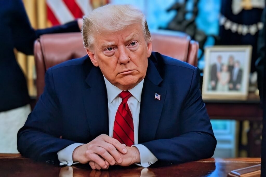 트럼프, 러시아 석유기업 제재···원유 선물 급등 트럼프, 러시아 석유기업 제재···원유 선물 급등