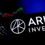 캐시 우드, 비트코인 중심 블록에 대규모 투자···아마존·알리바바 매수, 쇼피파이·팔란티어 매도