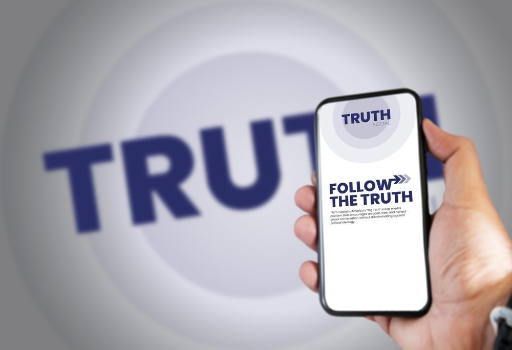 머스크와 저커버그가 ‘좋아요’ 쫓는 동안, 트럼프는 신념을 수익화한다 머스크와 저커버그가 ‘좋아요’ 쫓는 동안, 트럼프는 신념을 수익화한다