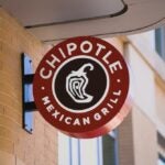 치폴레 vs 윙스탑: 분석가가 소득 및 다양성 격차를 지적