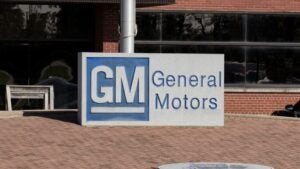 제너럴 모터스, 전기차 공장에서 약 3400명 직원 해고: 보도