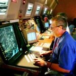 급여 지급 중단, 지연 급증: 美정부 셧다운 속 항공교통 관제사들, 운항 유지에 고군분투