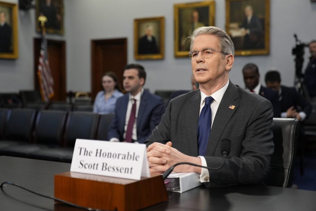 스콧 베센트, 미국 경제 일부는 침체 상태라고 인정···“전반적으로는 양호” 스콧 베센트, 미국 경제 일부는 침체 상태라고 인정···“전반적으로는 양호”