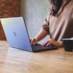 애플, ‘크롬북 킬러’ 준비 중? 학생·기업·일상 사용자 겨냥한 저가형 맥북 출시 예정