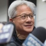 젠슨 황, 블랙웰 칩 중국에 판매할 ‘당장의 계획 없다’ 밝혀···중국 AI 우위 발언도 해명