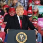 주간 미국 정치 뉴스: 트럼프의 50년 만기 모기지 계획, 샌더스의 머스크 비판, 트럼프의 암호화폐 지지 등