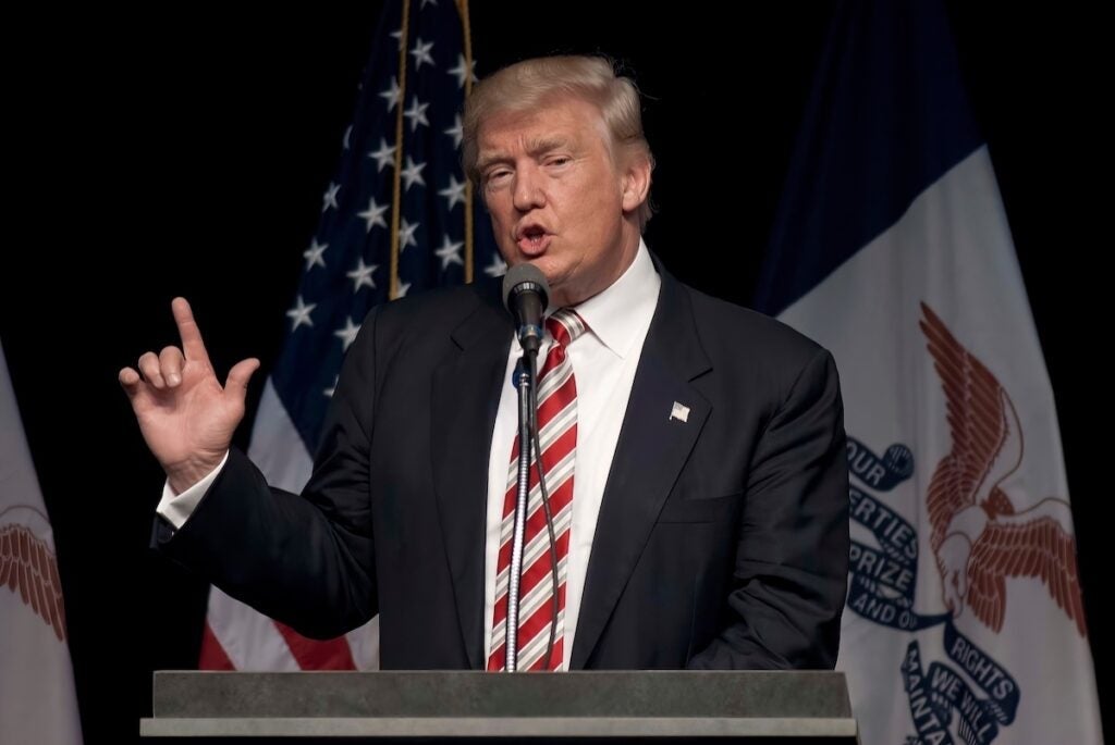 트럼프, 미국인들에게 관세 수입 배당 약속···”고소득자 제외하고 인당 최소 2천 달러” 트럼프, 미국인들에게 관세 수입 배당 약속···”고소득자 제외하고 인당 최소 2천 달러”