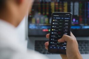 비트코인·이더리움·XRP·도지코인, 정부 셧다운 종료 임박에도 횡보세