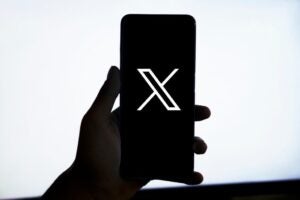 일론 머스크의 ‘X’, 오픈AI·애플 상대 AI 독점 소송에서 첫 장애물 극복